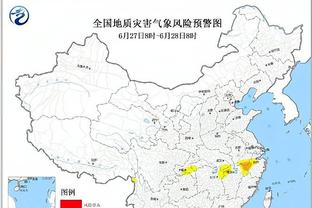 上半场第40分钟，阿尔巴受伤倒在场地上